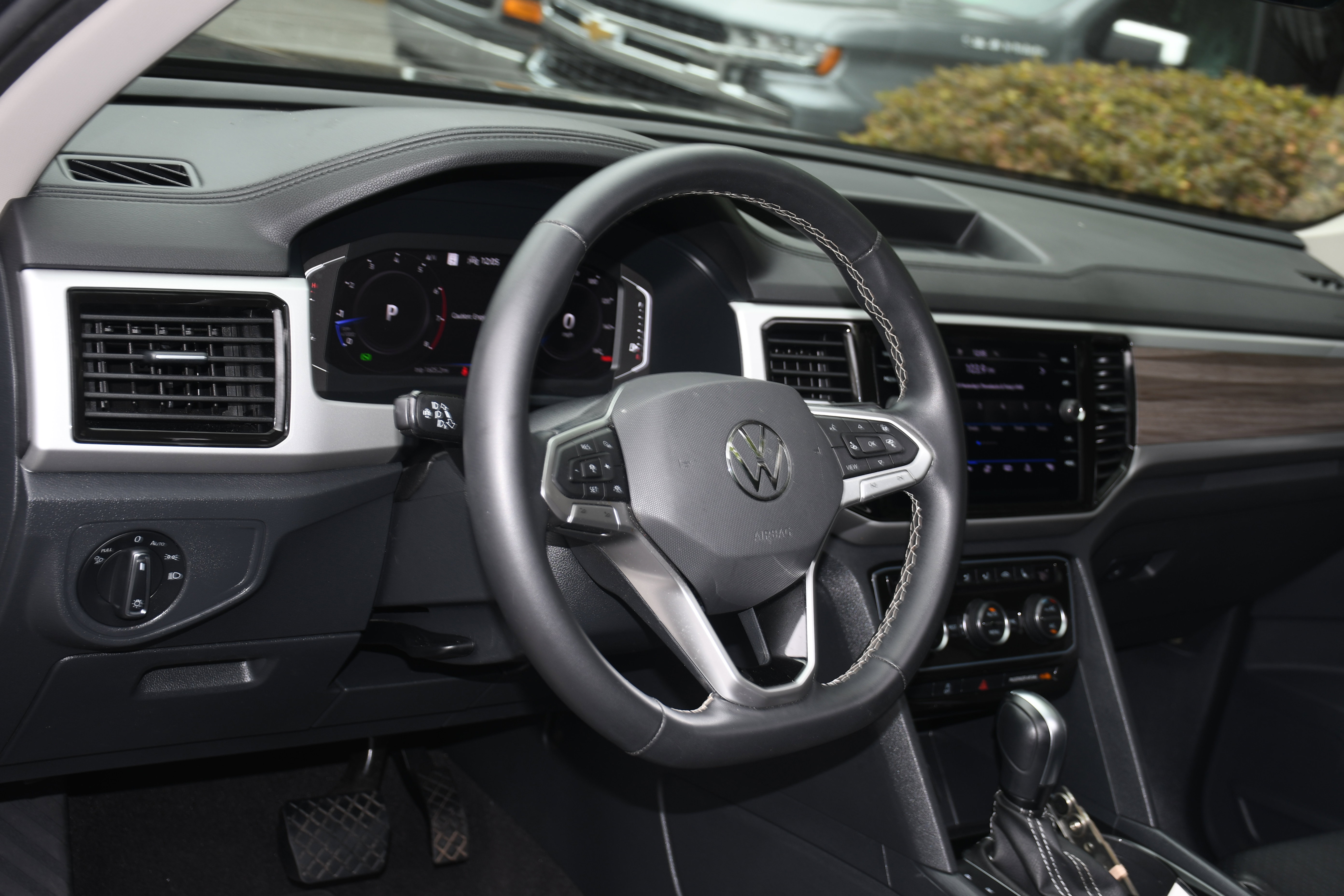 Used 2022 Volkswagen Atlas SEL AWD/4WD image 9
