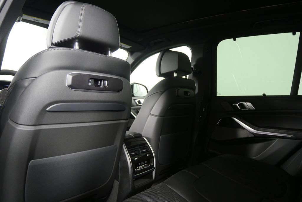 Used 2026 BMW X5 sDrive40i w/ Executive Package RWD image 17