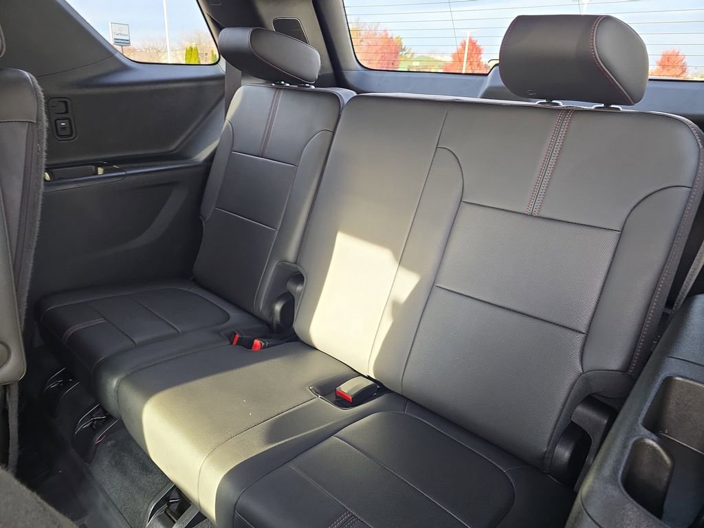 Certified 2023 Chevrolet Traverse RS w/ LPO, Floor Liner Package image 29