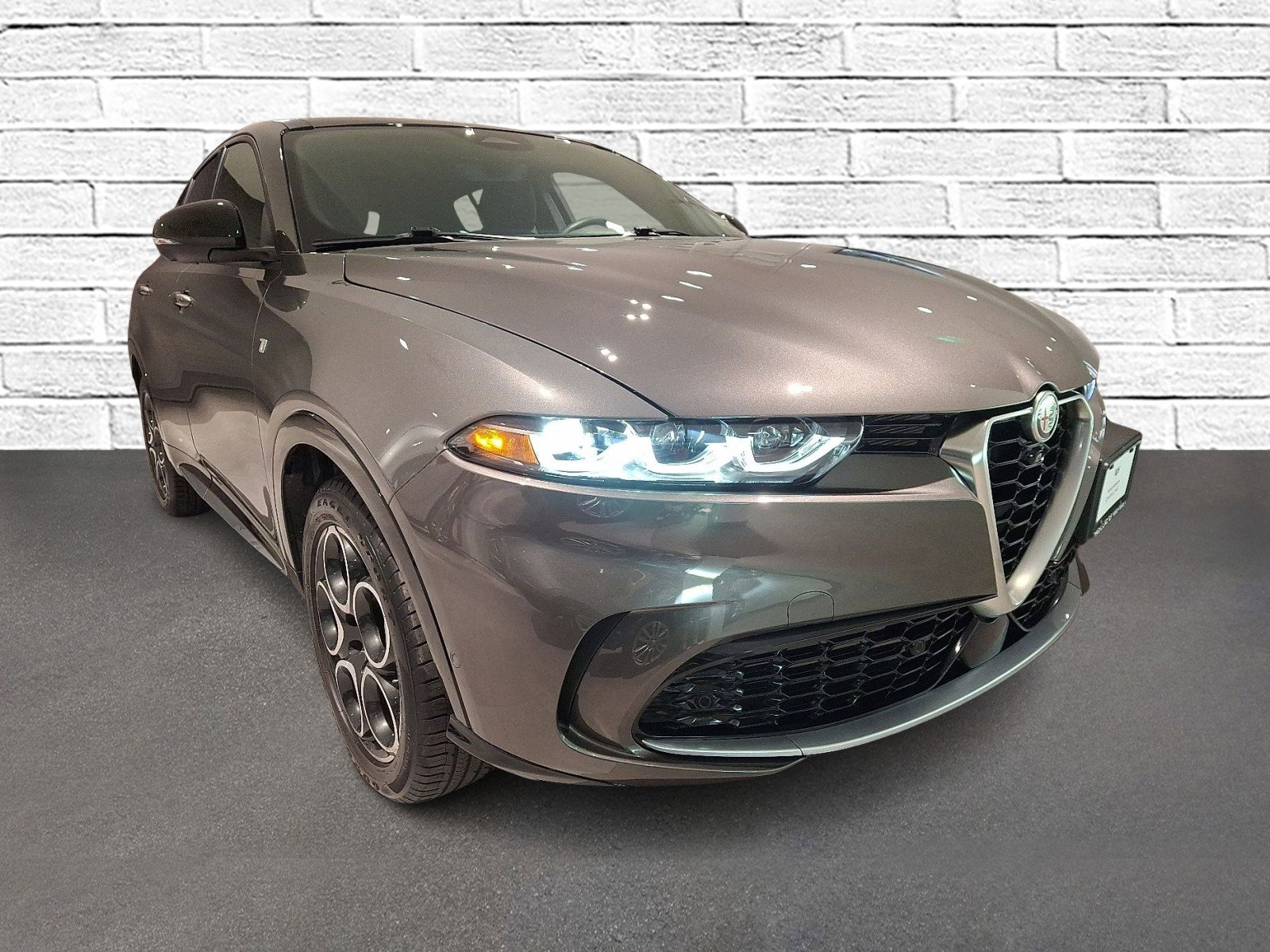 Used 2024 Alfa Romeo Tonale Ti image 2