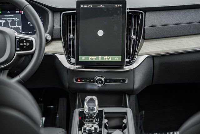 New 2026 Volvo XC90 B6 Plus w/ Protection Package Premier image 20