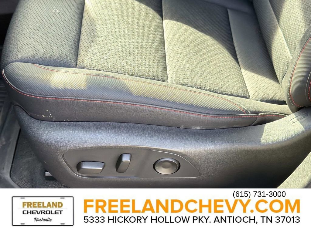 Used 2025 Chevrolet Traverse Z71 w/ Driver Confidence Package image 25