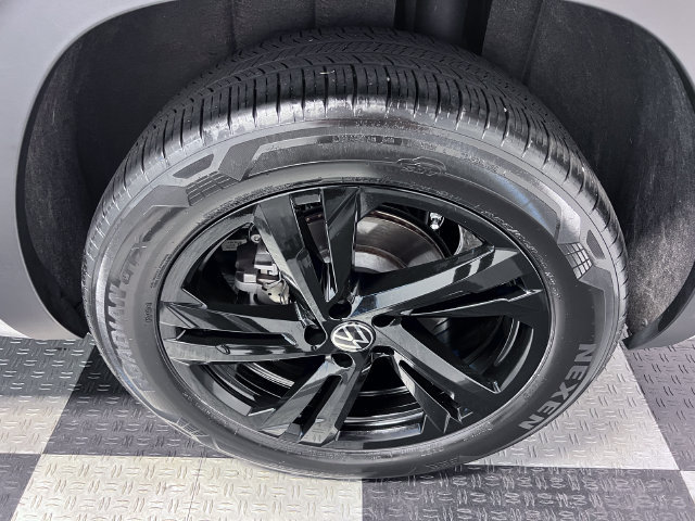 Certified 2025 Volkswagen Atlas Cross Sport SEL R-Line AWD/4WD image 16