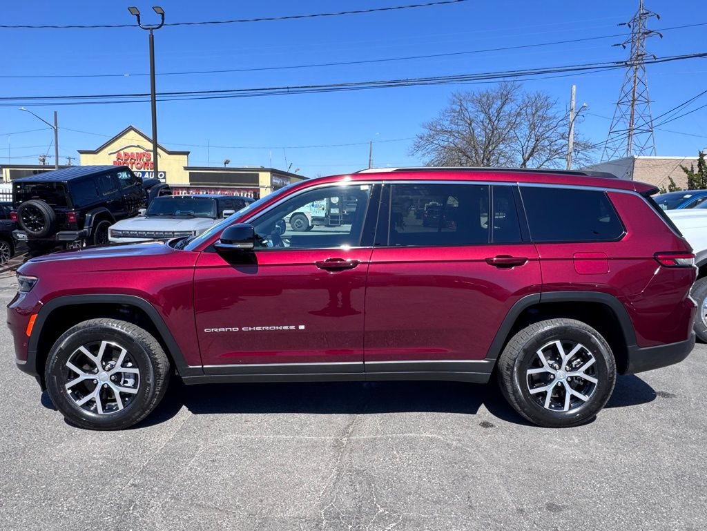 Used 2025 Jeep Grand Cherokee L Limited w/ Luxury Tech Group II AWD/4WD image 4