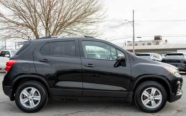 Used 2022 Chevrolet Trax LT w/ LT Convenience Package image 5