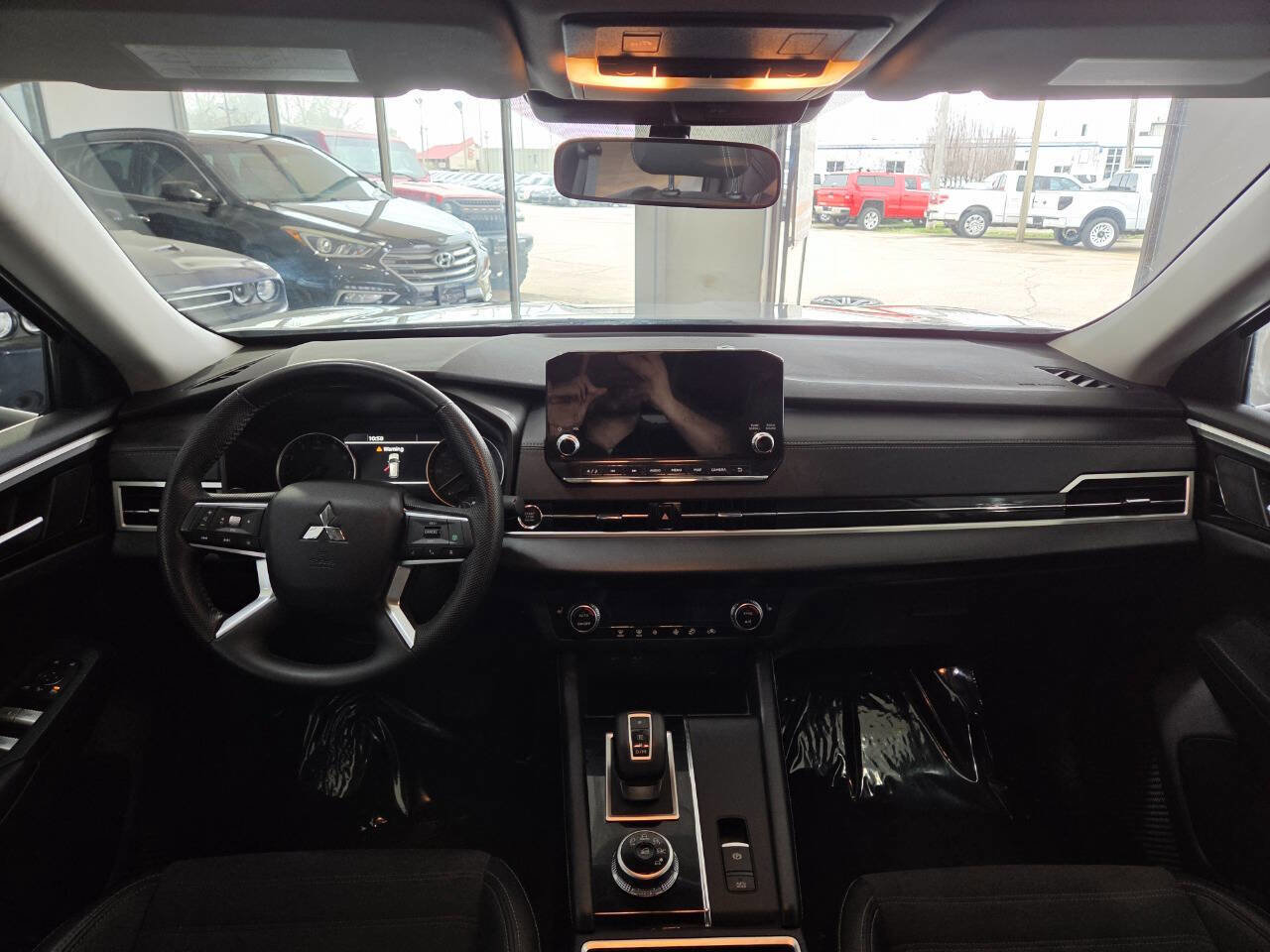 Used 2023 Mitsubishi Outlander SE image 21