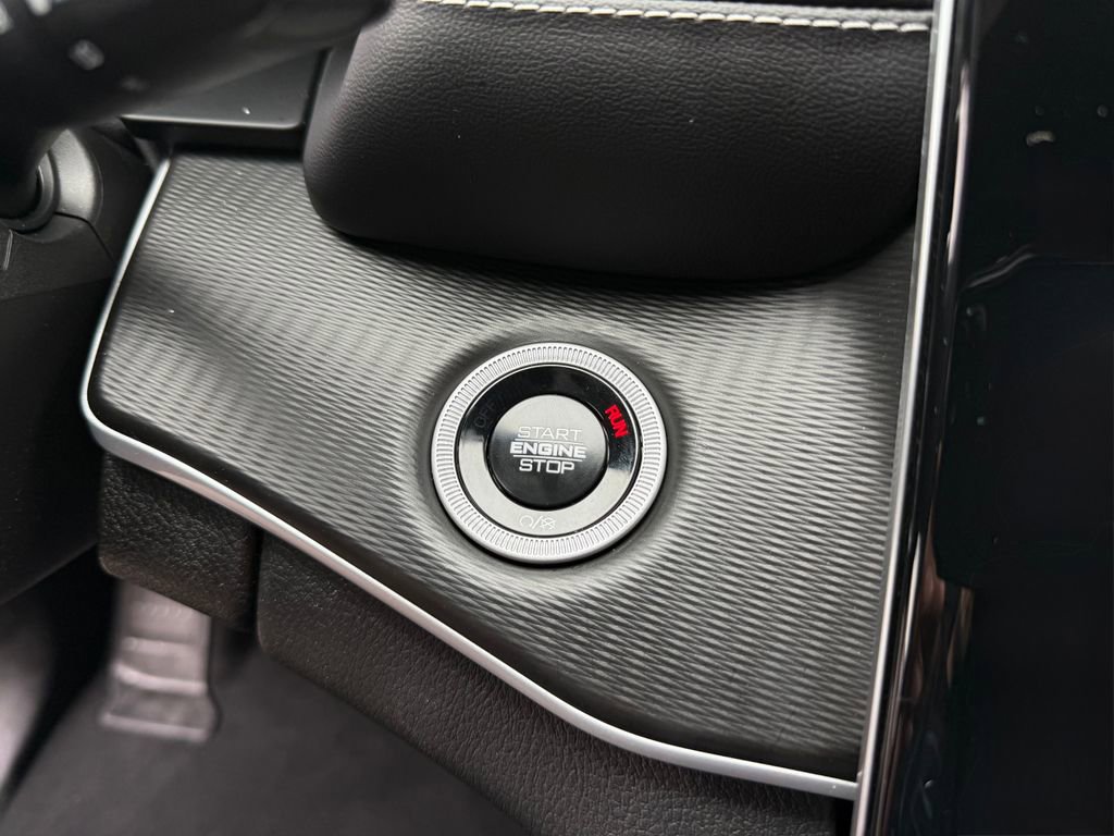 Used 2024 Jeep Grand Cherokee Altitude image 7