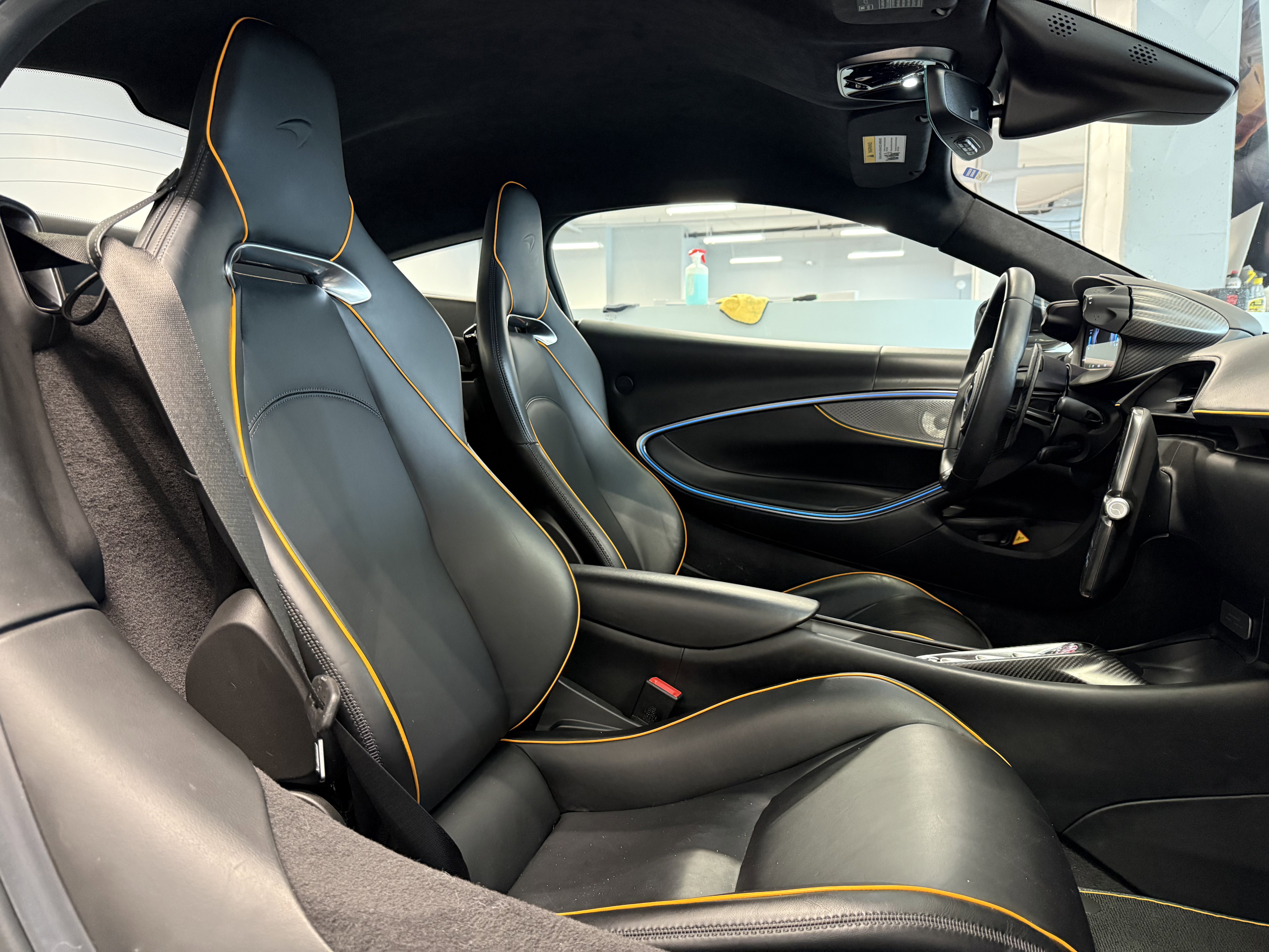 Used 2023 McLaren Artura image 17