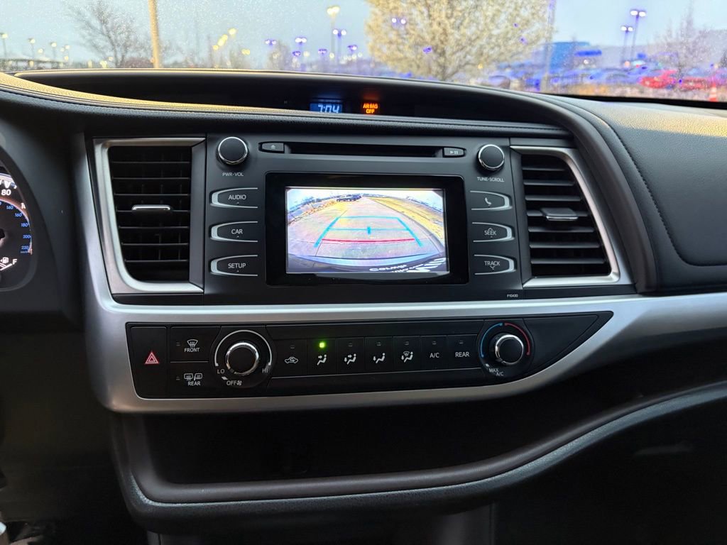Used 2015 Toyota Highlander LE image 31