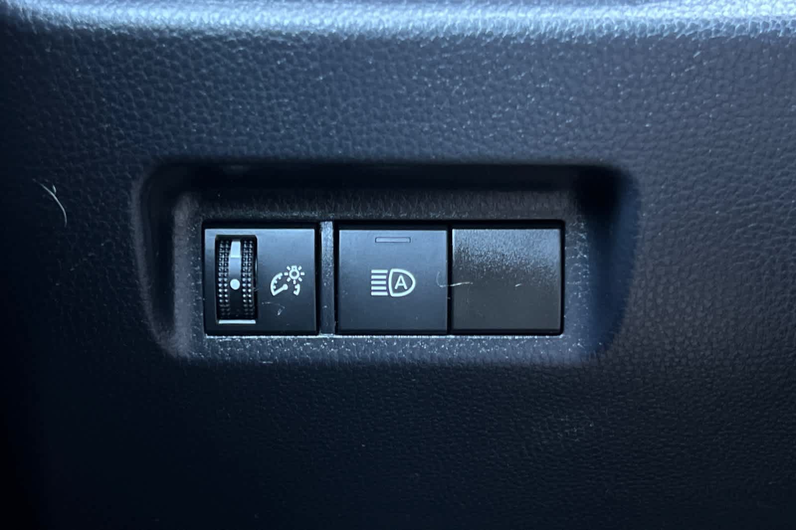 Used 2021 Toyota RAV4 XLE FWD image 30