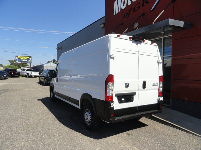 Used 2025 RAM ProMaster 2500 w/ Convenience Group FWD image 3