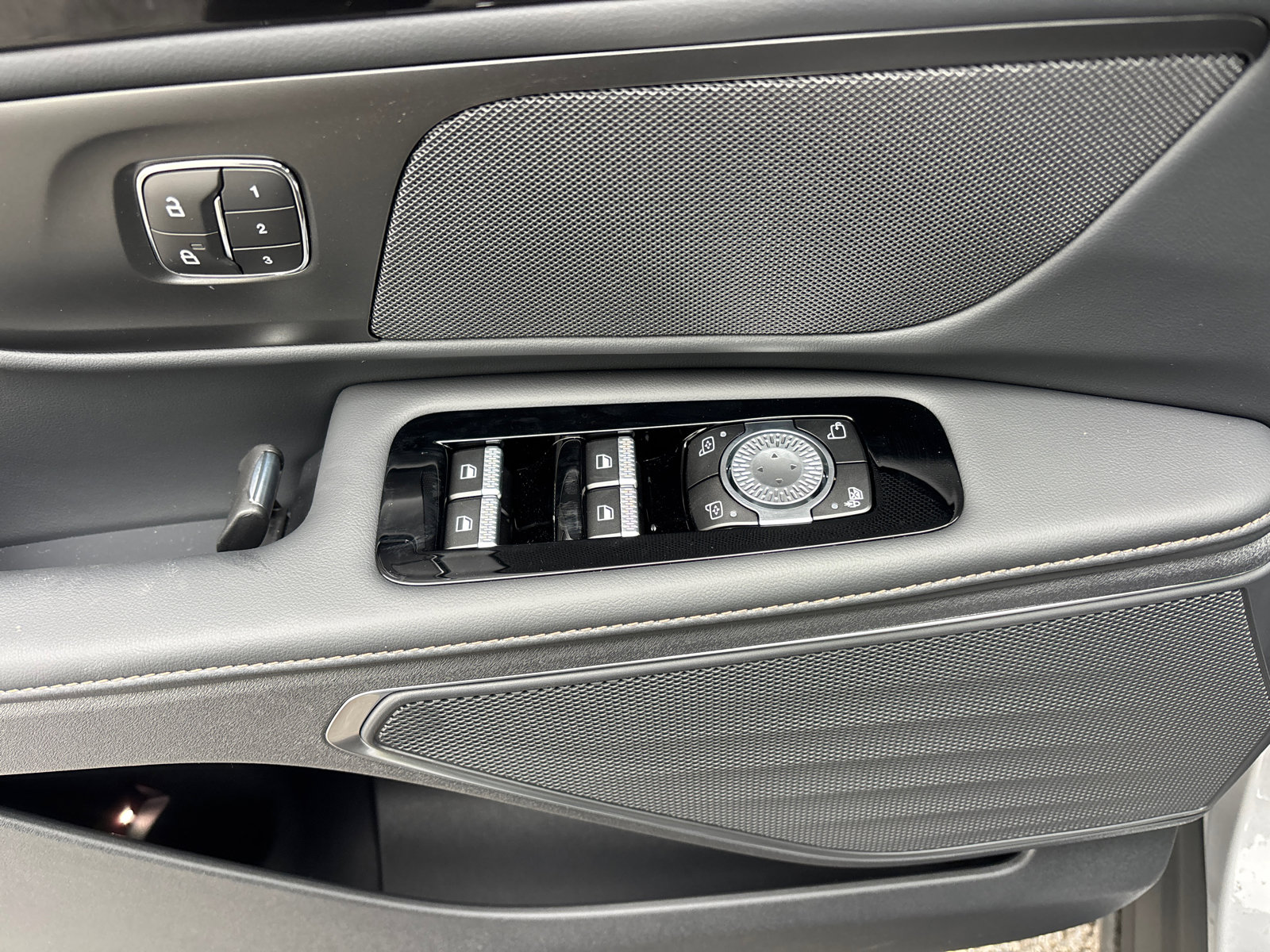 New 2026 Lincoln Nautilus Premier image 13