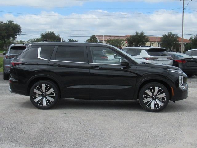 New 2025 Mitsubishi Outlander SE image 2