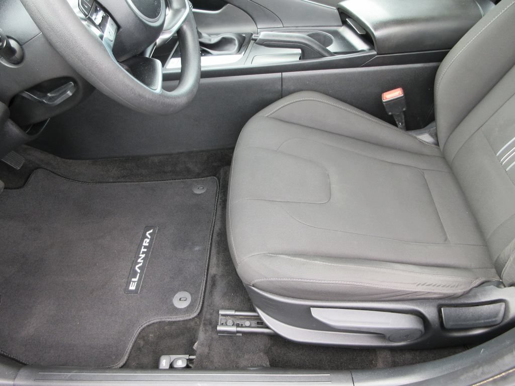 Used 2022 Hyundai Elantra SEL FWD image 19