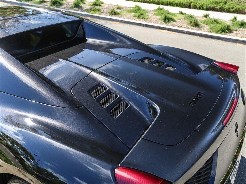 Used 2013 Ferrari 458 Spider RWD image 30