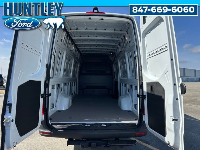 Used 2025 Mercedes-Benz Sprinter 2500 image 14