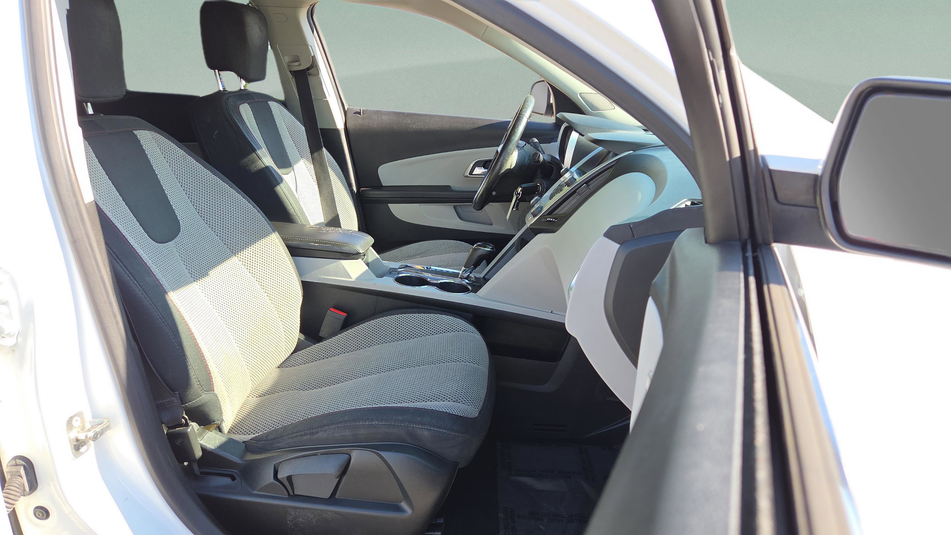 Used 2017 Chevrolet Equinox LT w/ Convenience Package image 21