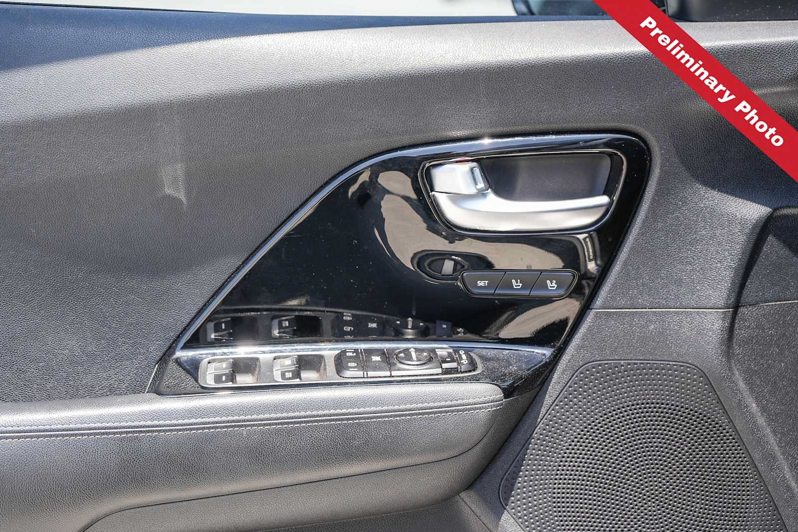 Used 2017 Kia Niro Touring w/ Advanced Technology Package FWD image 16