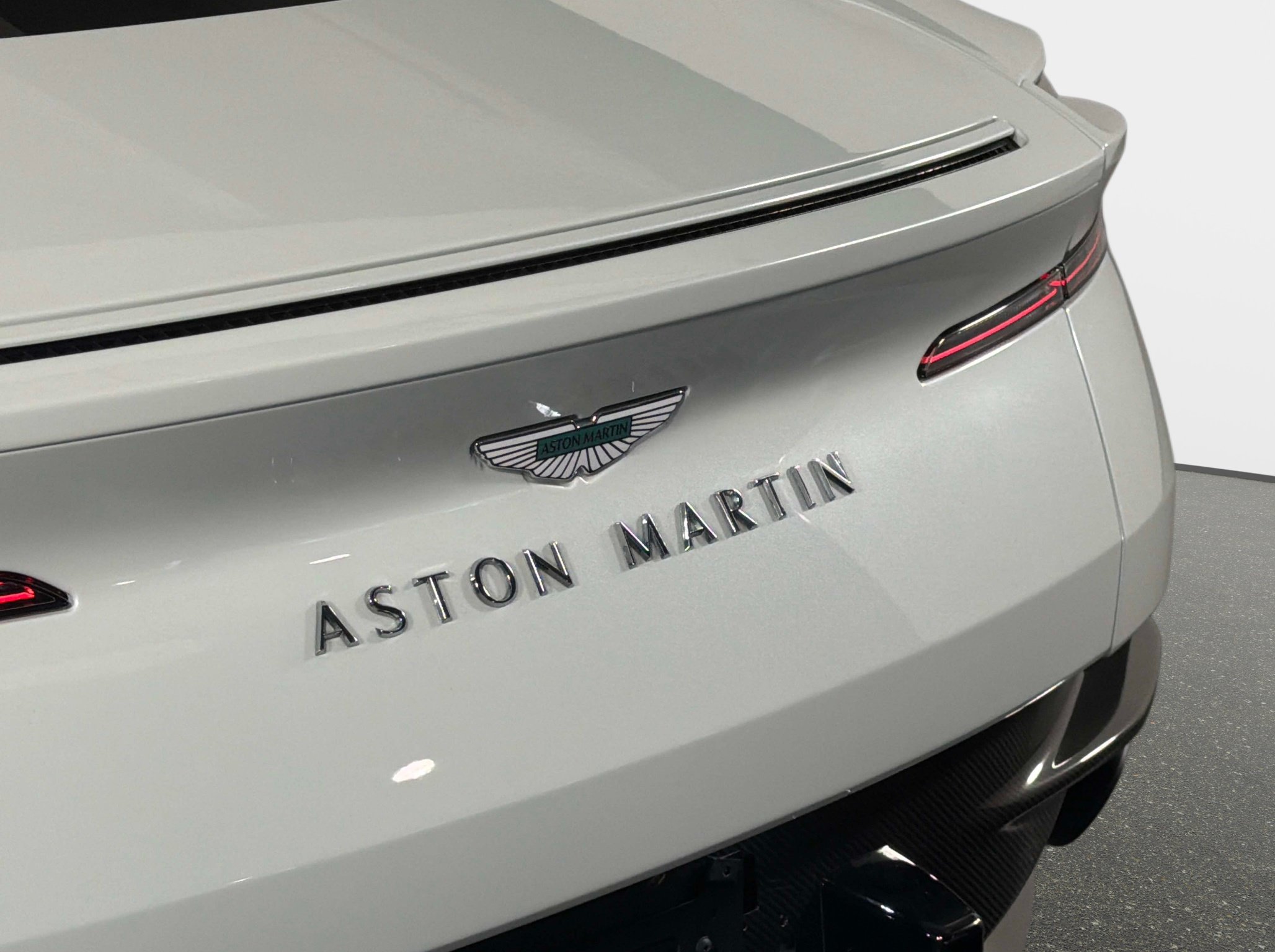 Used 2024 Aston Martin DB12 Coupe RWD image 11