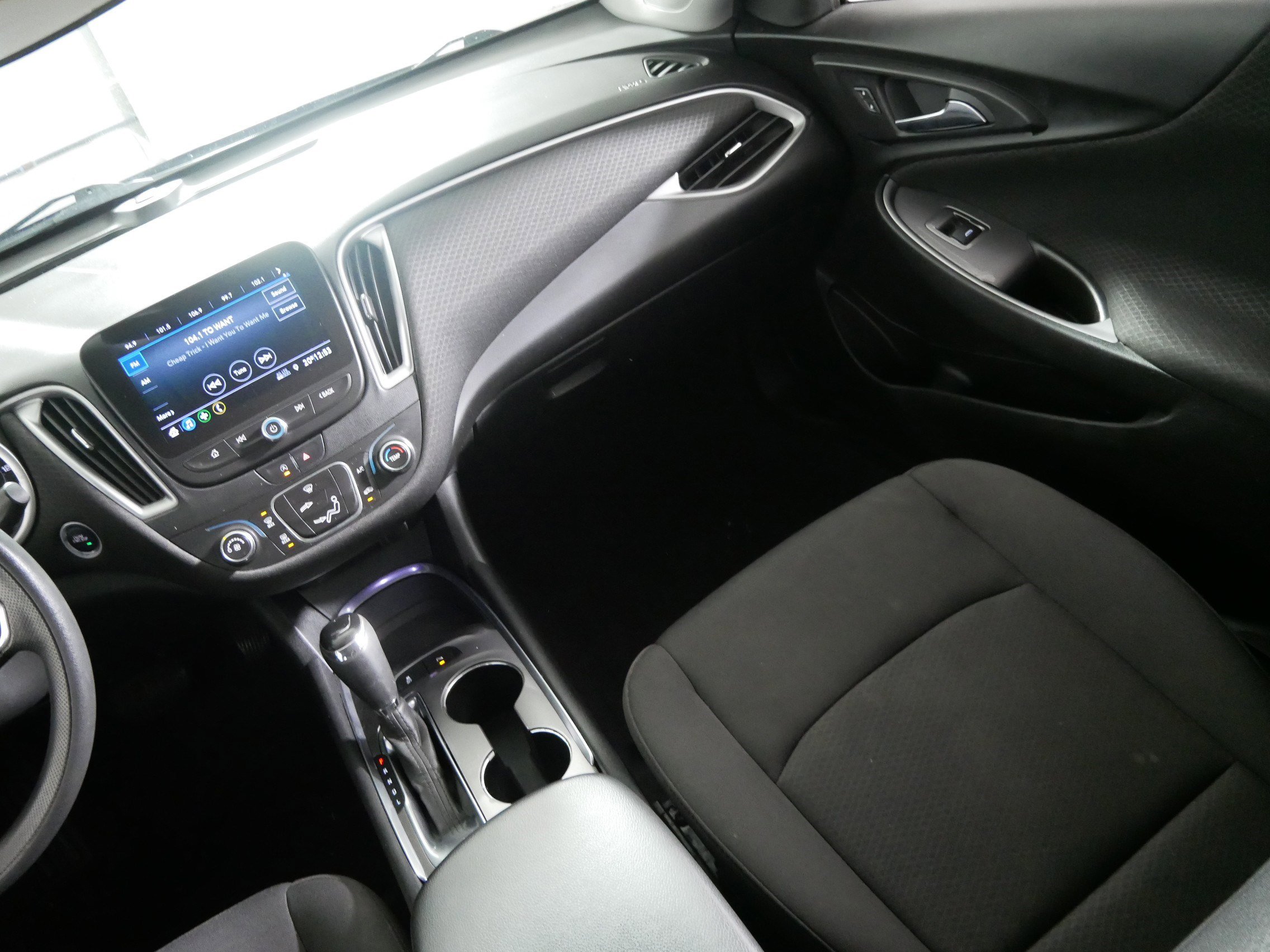 Used 2020 Chevrolet Malibu LS w/ Driver Confidence Package II image 11