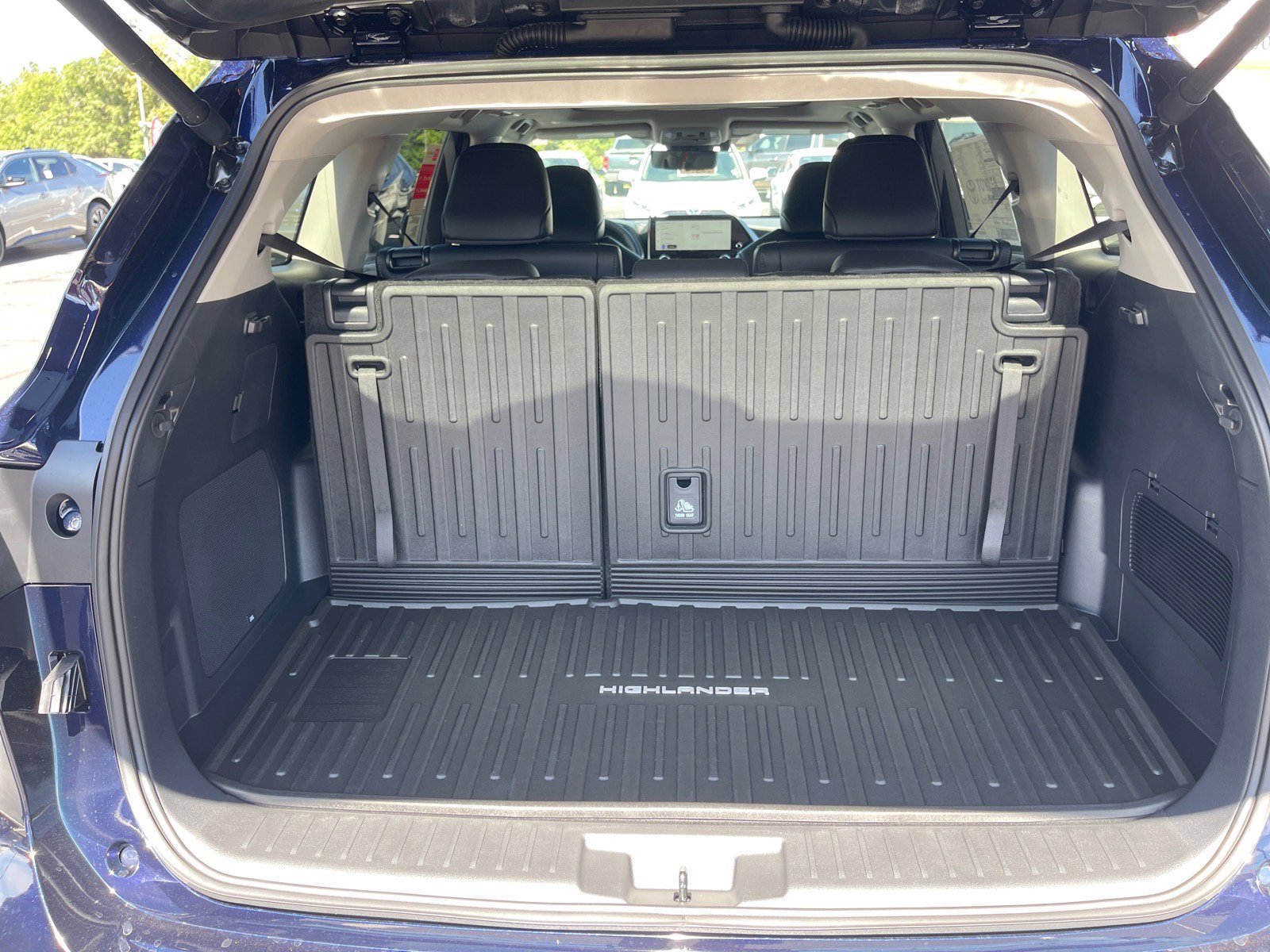 New 2026 Toyota Highlander Platinum AWD/4WD image 14
