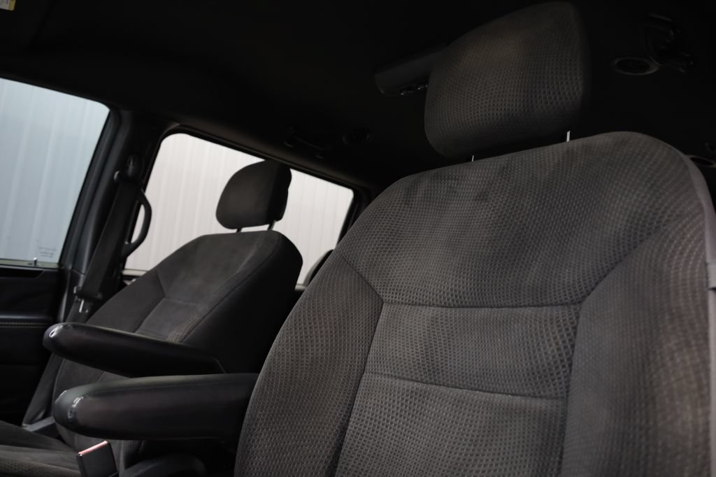 Used 2018 Dodge Grand Caravan SE FWD image 13