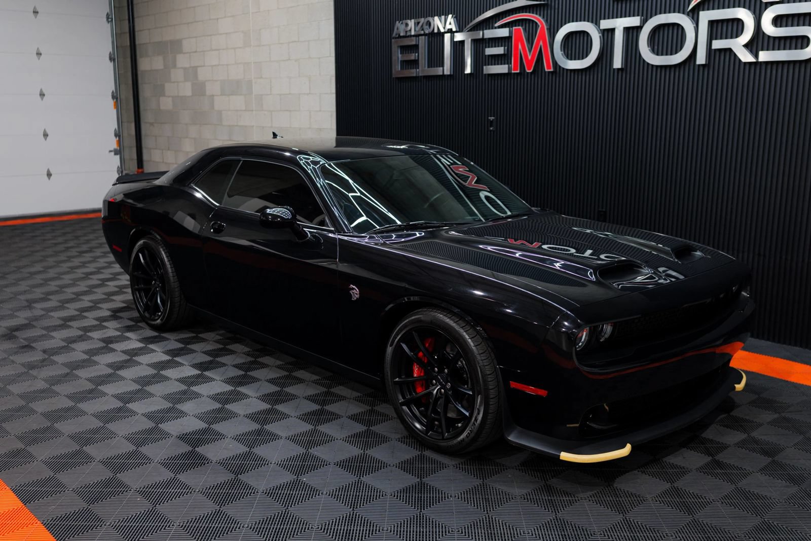 Used 2023 Dodge Challenger SRT Hellcat w/ Driver Convenience Group RWD image 5
