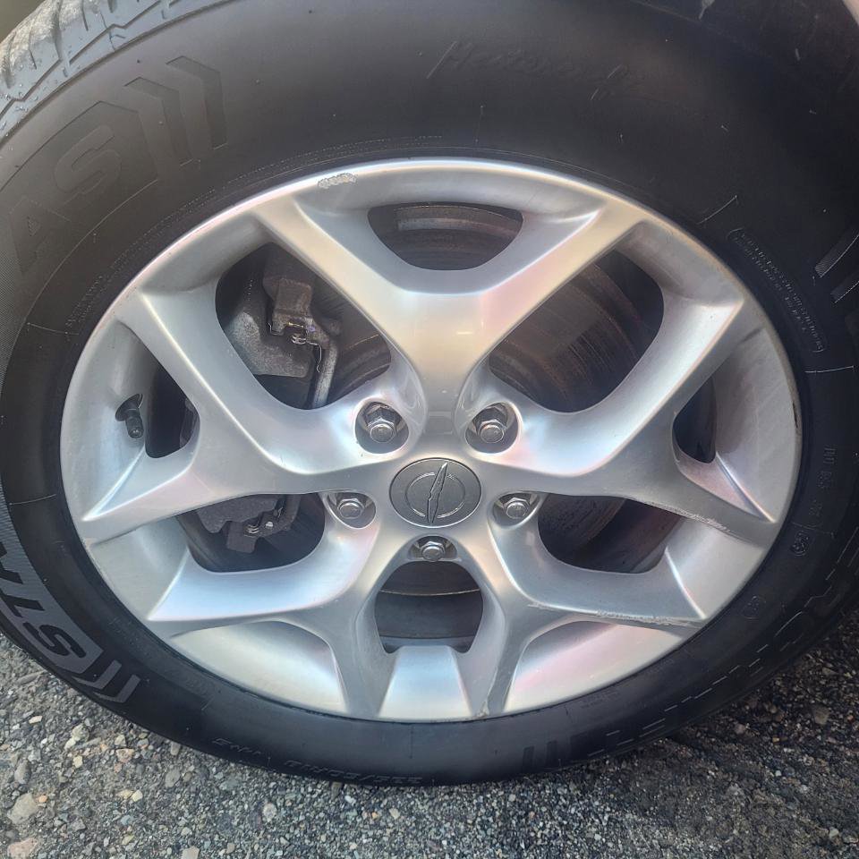 Used 2017 Chrysler Pacifica Touring-L w/ Tire & Wheel Group image 42