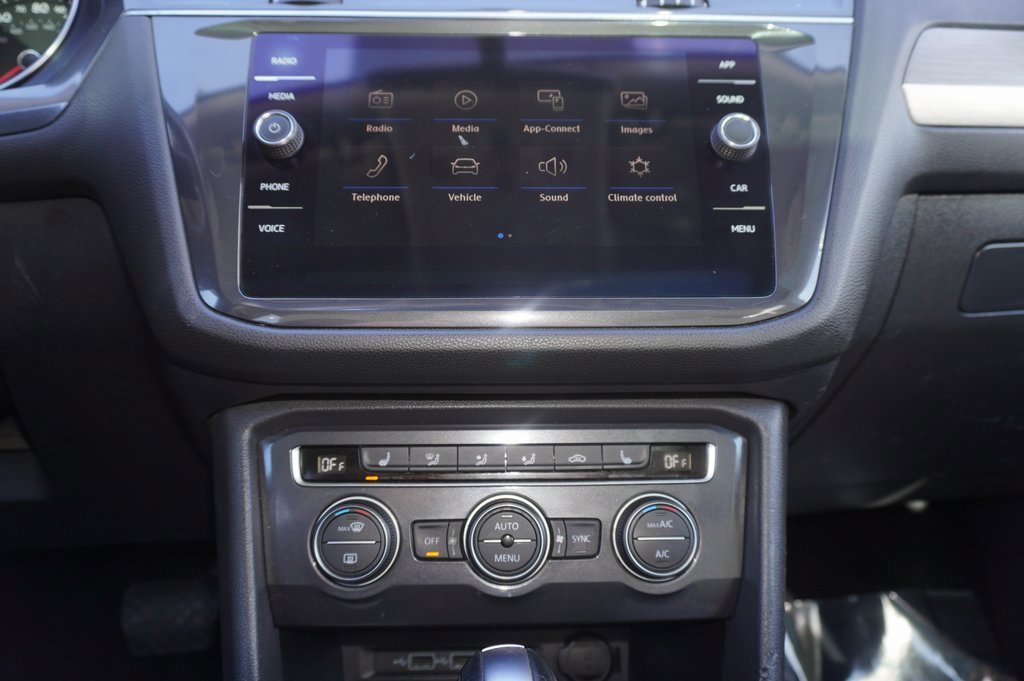 Used 2020 Volkswagen Tiguan SE w/ Panoramic Sunroof Package image 18