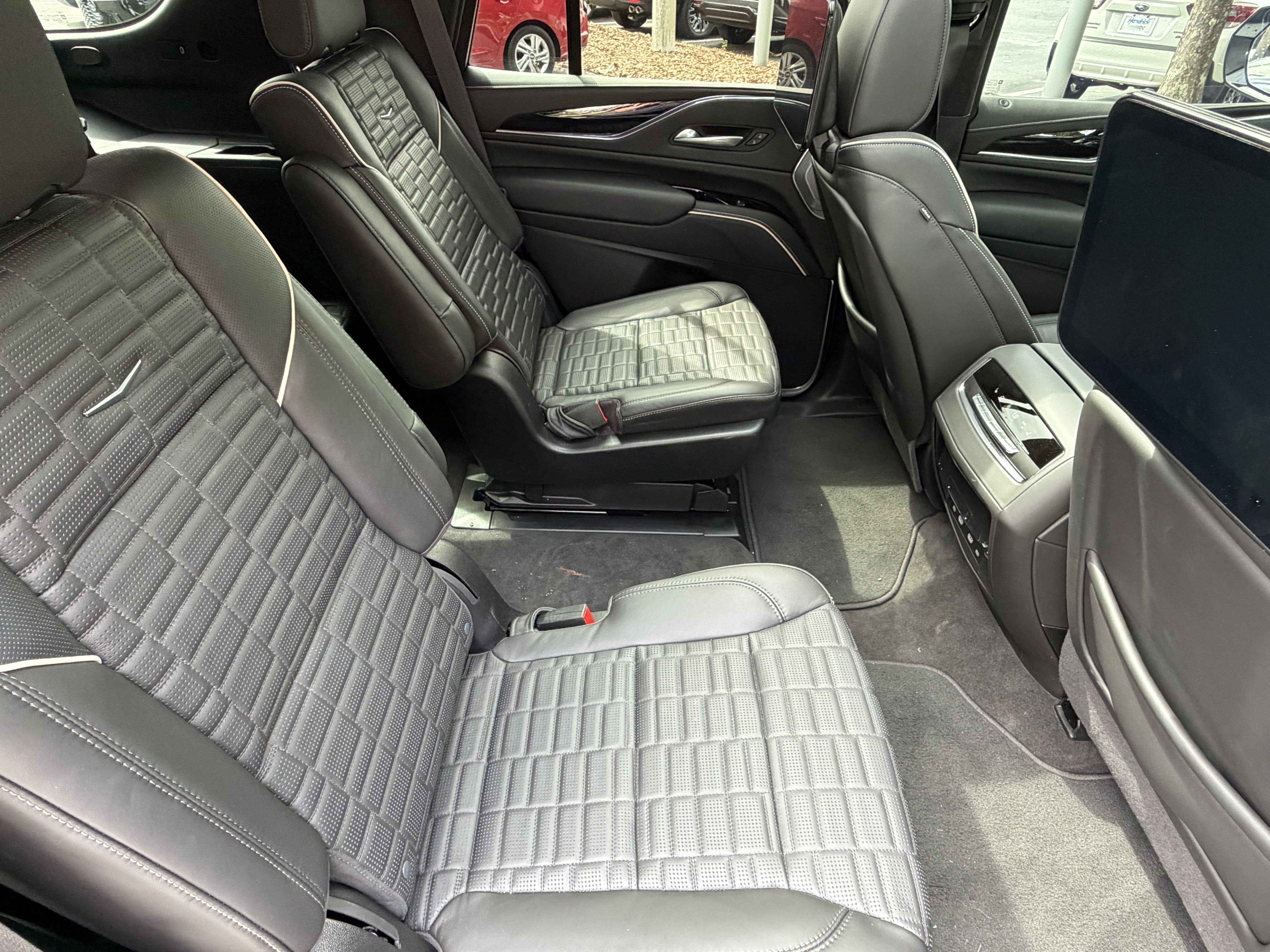 Used 2024 Cadillac Escalade V w/ LPO, ONYX Package AWD/4WD image 39