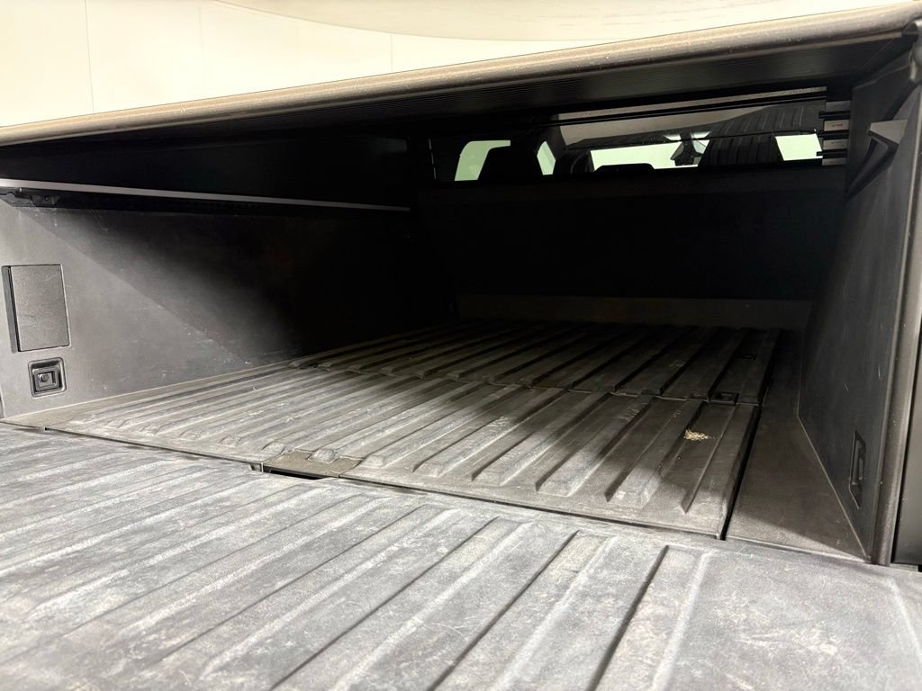 Used 2024 Tesla Cybertruck AWD Crew Cab image 15