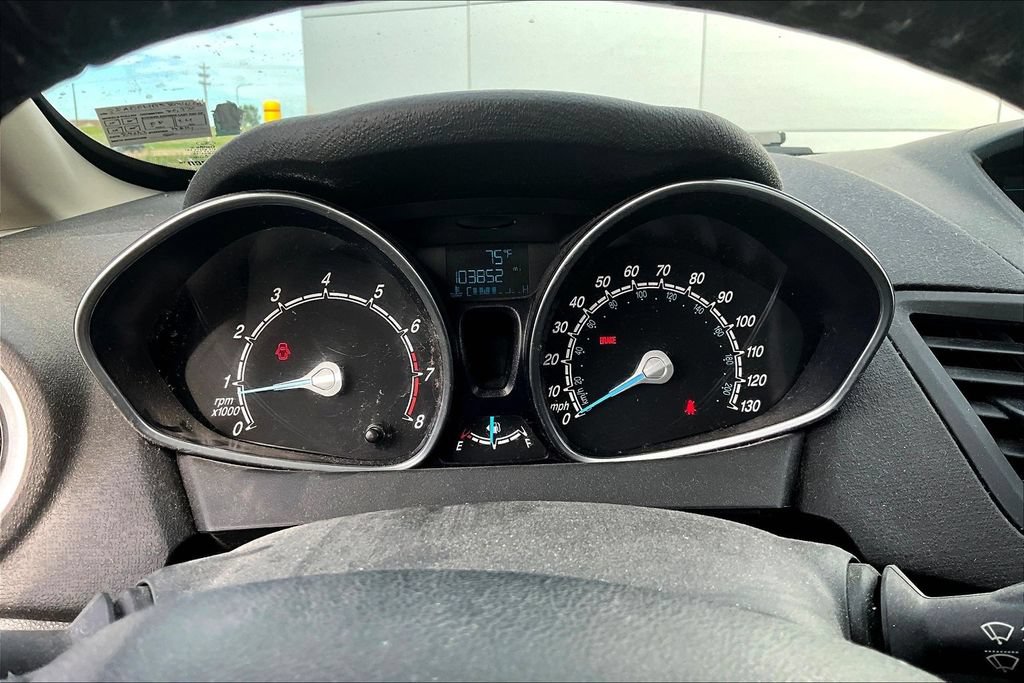 Used 2015 Ford Fiesta SE w/ Comfort Package FWD image 13
