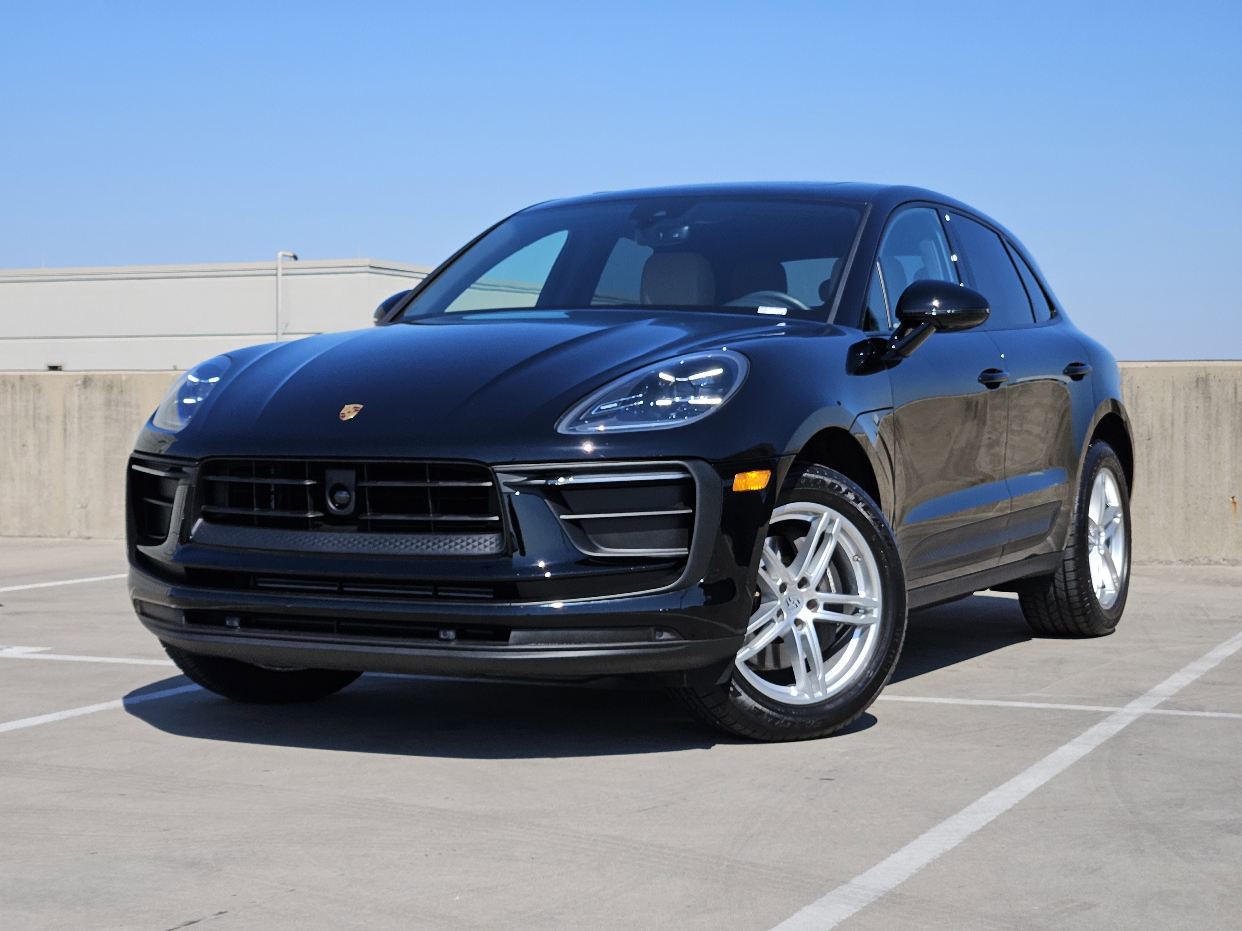Certified 2025 Porsche Macan video 1