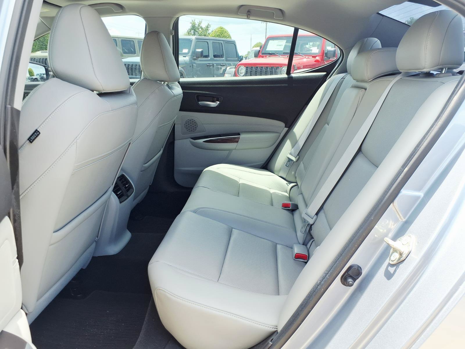 Used 2016 Acura TLX V6 w/ Technology Package FWD image 7