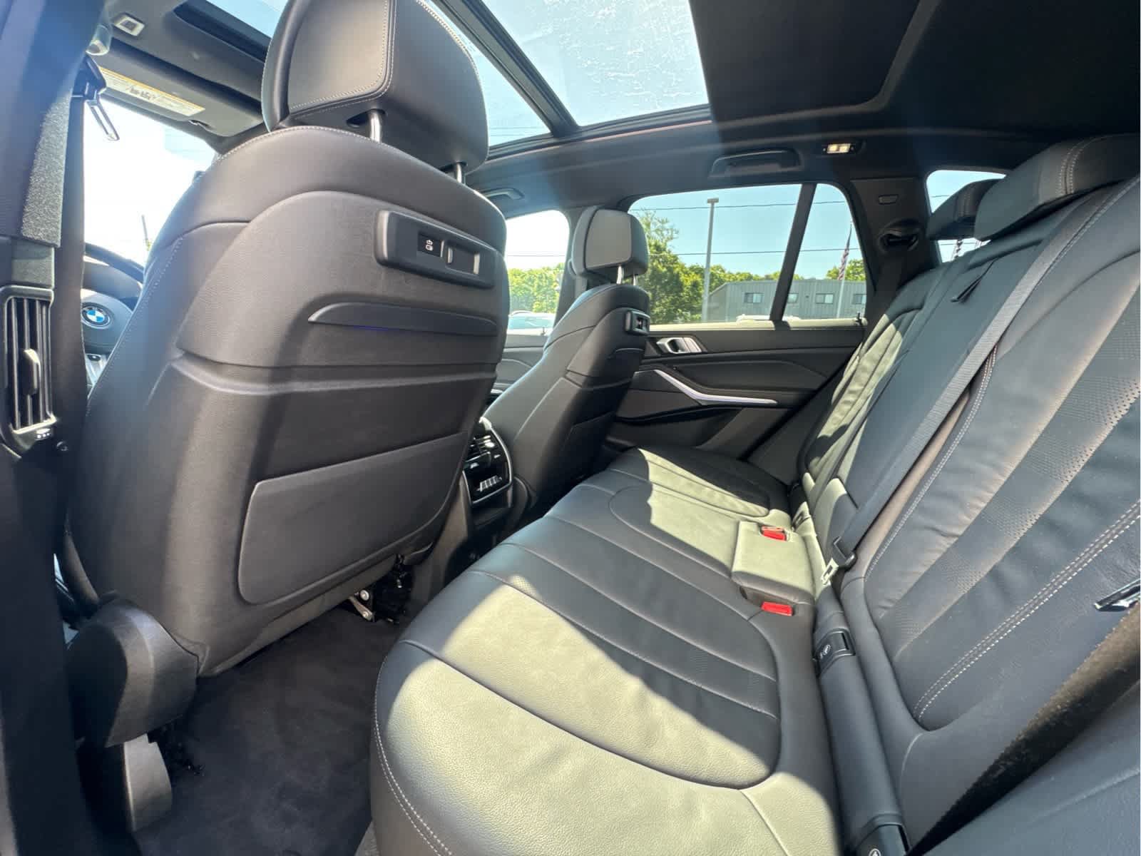 Used 2020 BMW X5 M50i w/ Premium Package AWD/4WD image 17