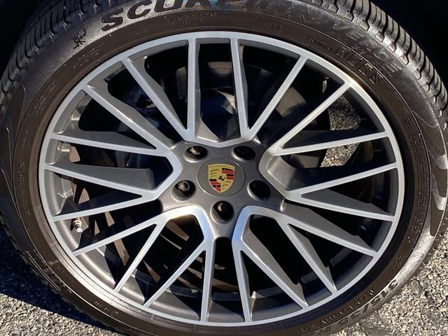 Used 2021 Porsche Cayenne image 25
