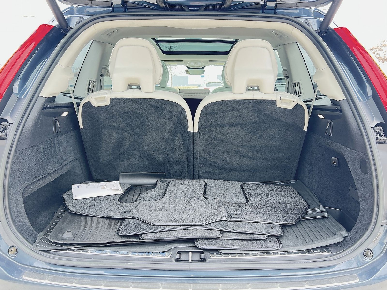 Used 2023 Volvo XC90 B6 Plus w/ Protection Package Premier image 27