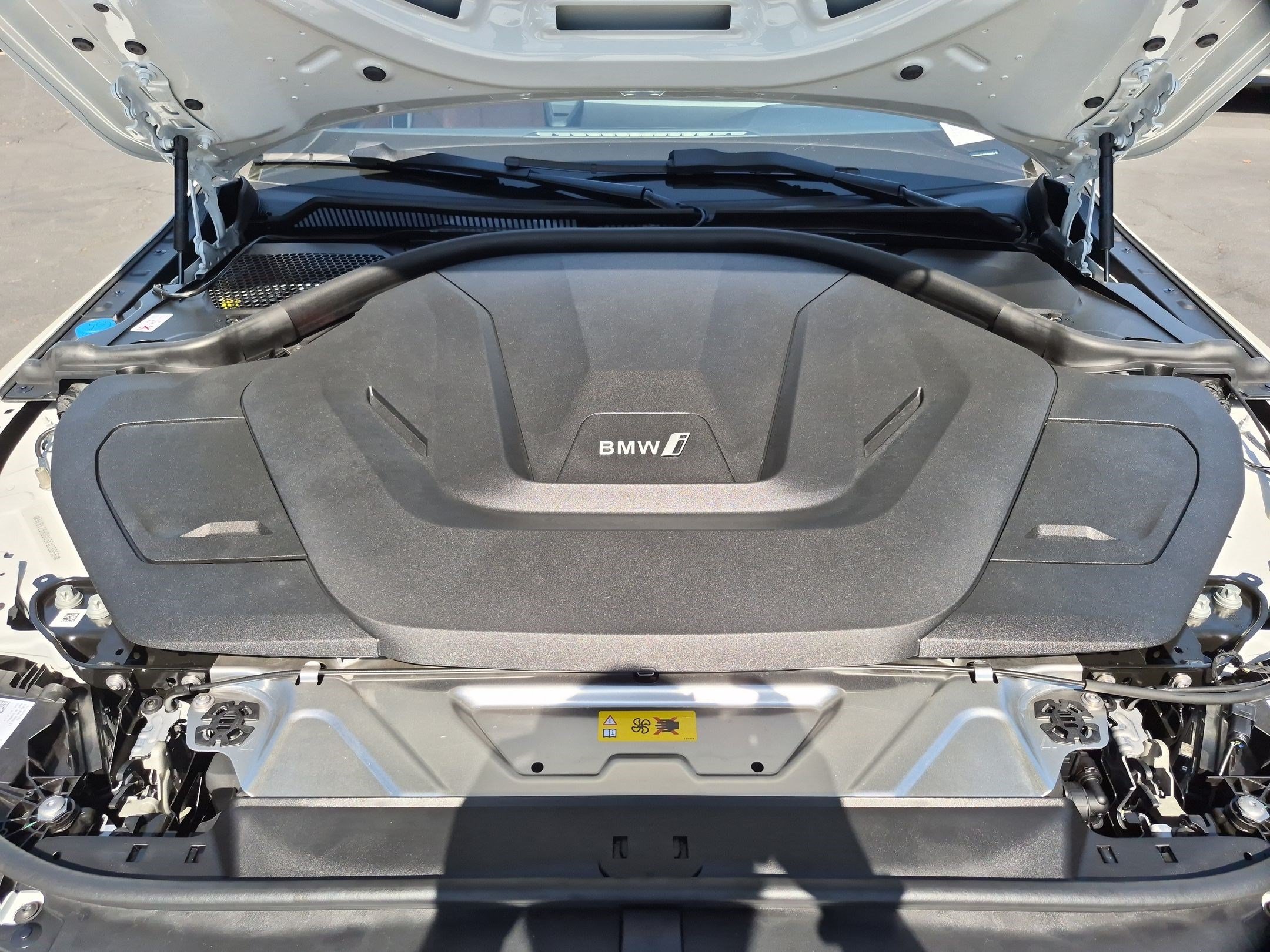 Certified 2025 BMW i4 eDrive40 w/ M Sport Package RWD image 34