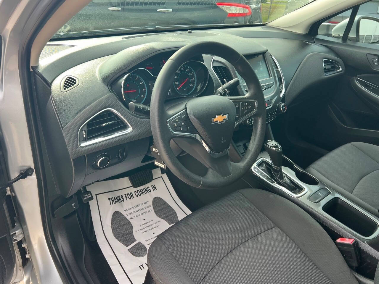 Used 2018 Chevrolet Cruze LT w/ Convenience Package FWD image 12
