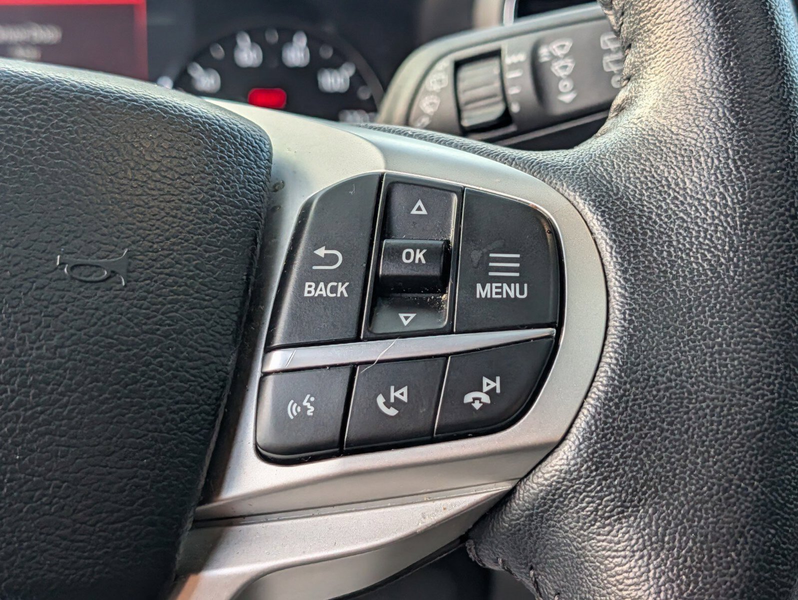 Used 2023 Ford Explorer XLT w/ Equipment Group 202A AWD/4WD image 37