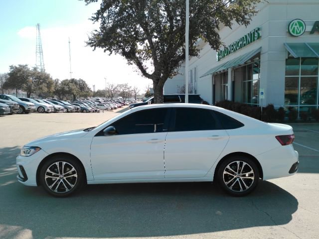 Used 2025 Volkswagen Jetta Sport image 12