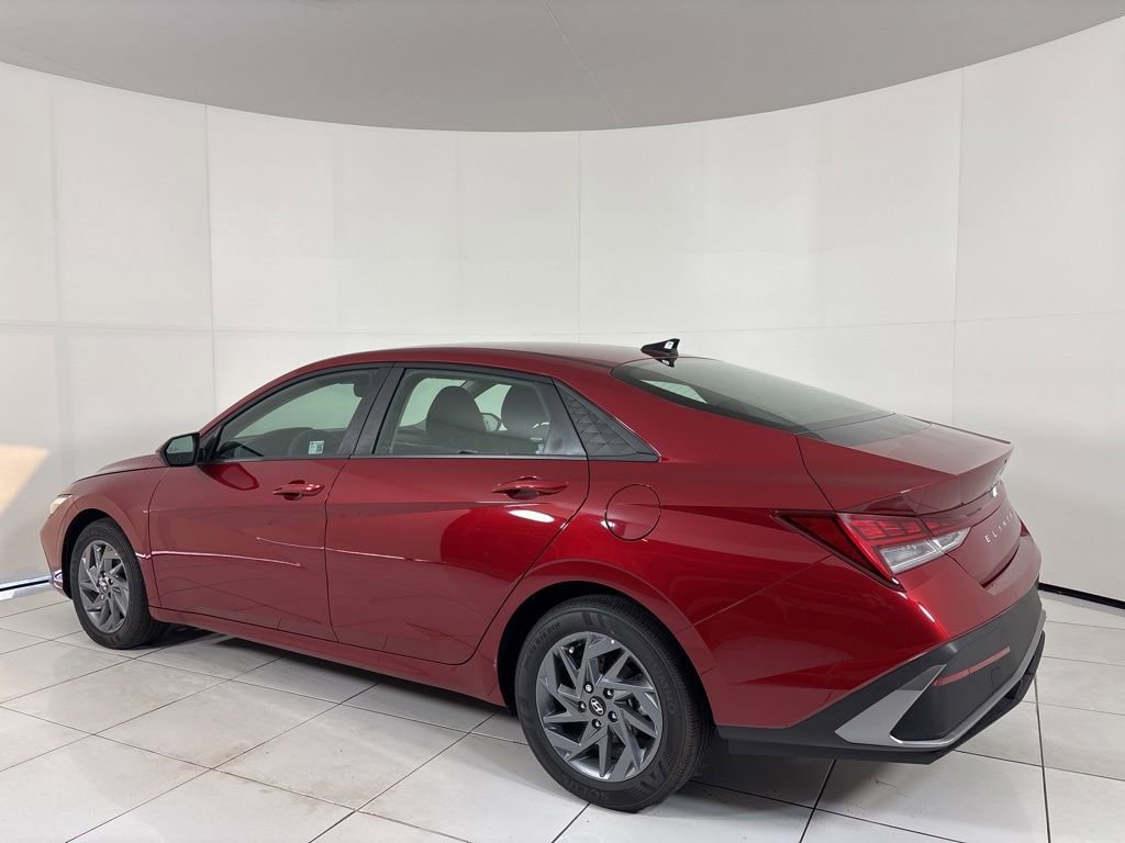 New 2025 Hyundai Elantra Hybrid FWD image 3