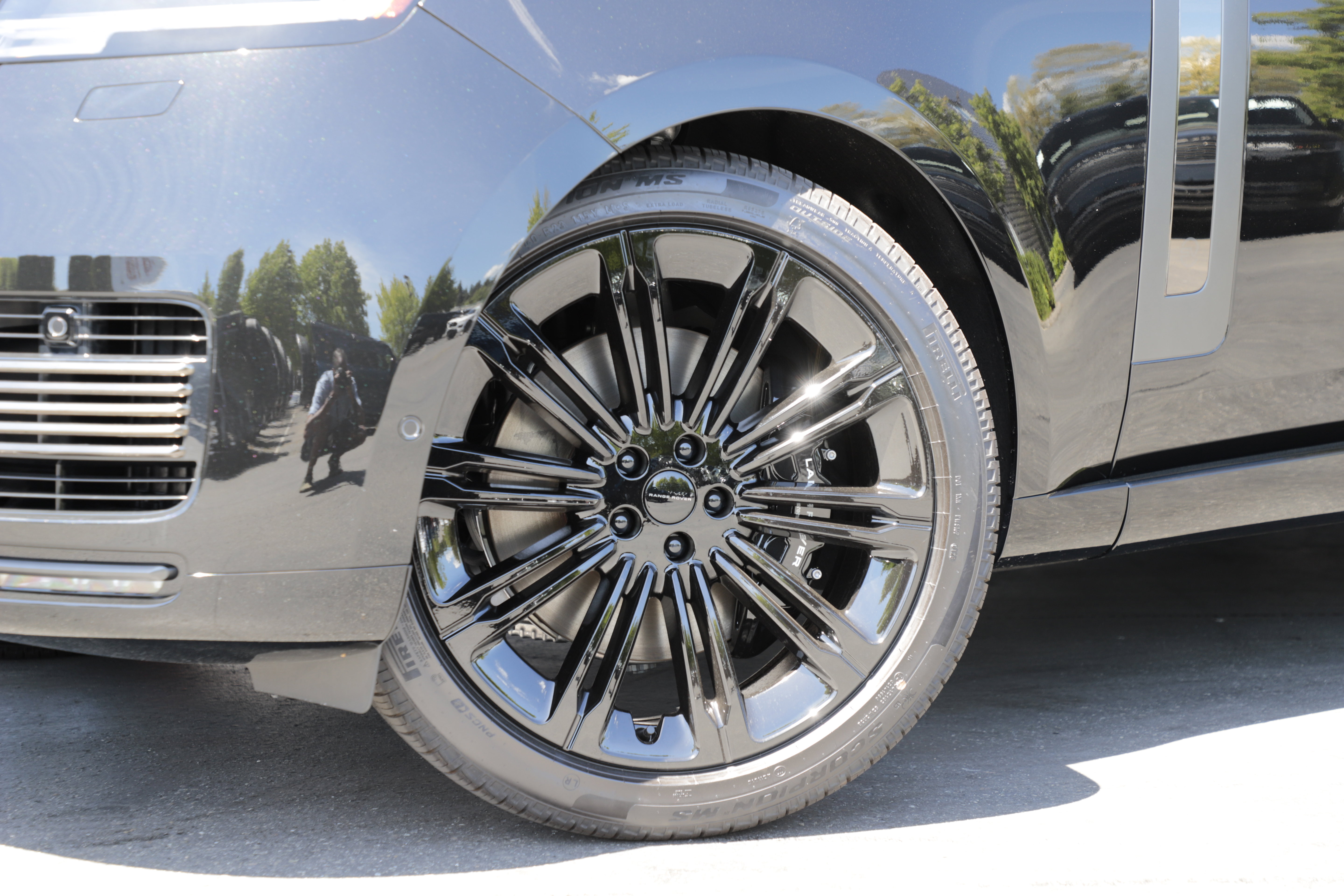 New 2026 Land Rover Range Rover SV AWD/4WD image 2