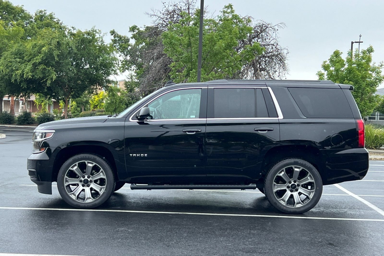 Used 2019 Chevrolet Tahoe LS w/ Enhanced Driver Alert Package AWD/4WD image 14