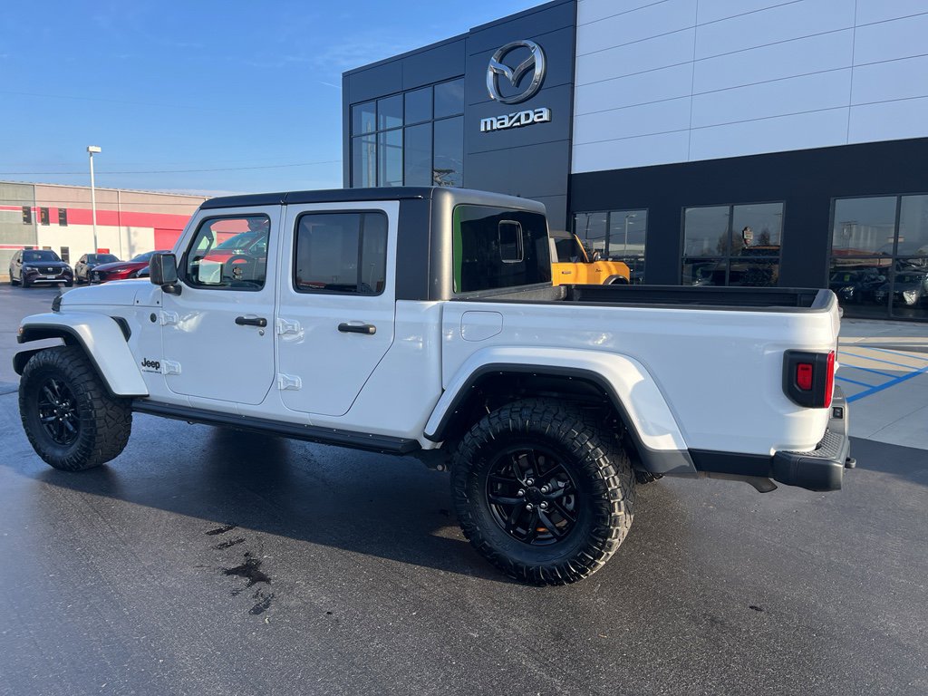 Used 2023 Jeep Gladiator Sport image 3
