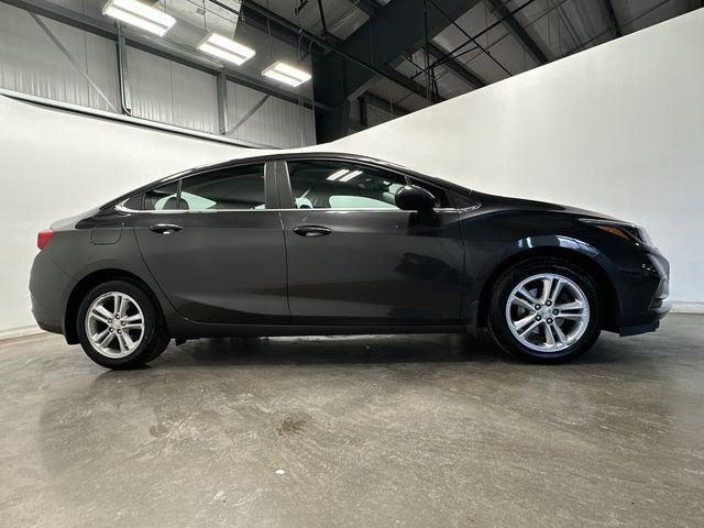 Used 2017 Chevrolet Cruze LT image 3