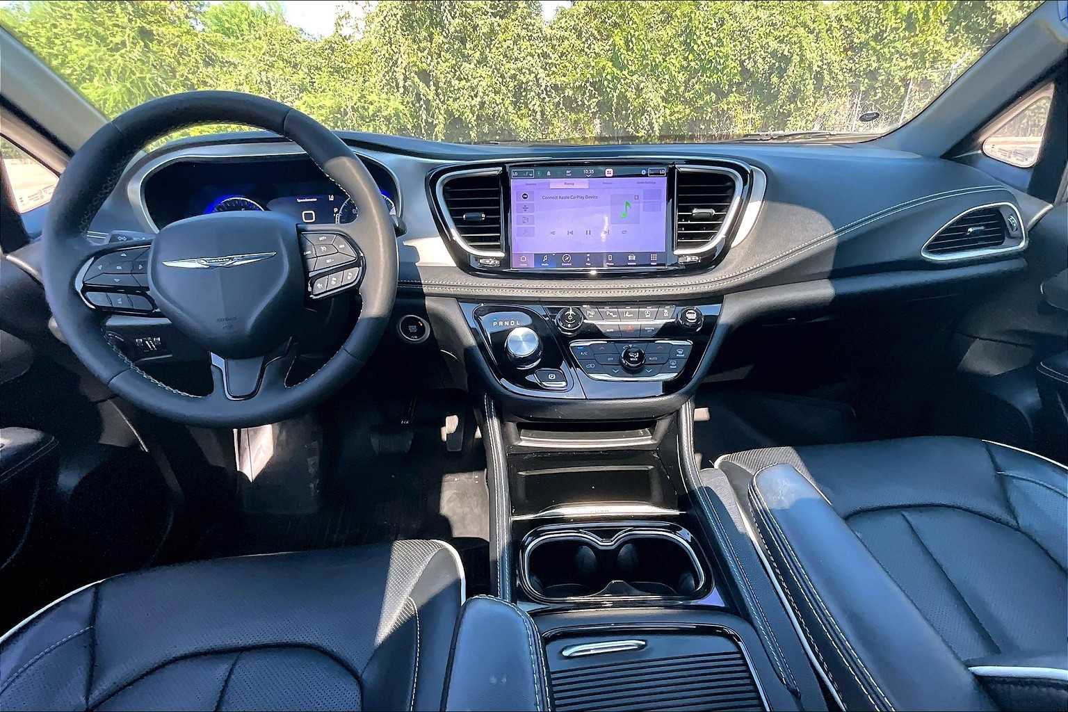 Used 2023 Chrysler Pacifica Limited w/ S Appearance Package image 16