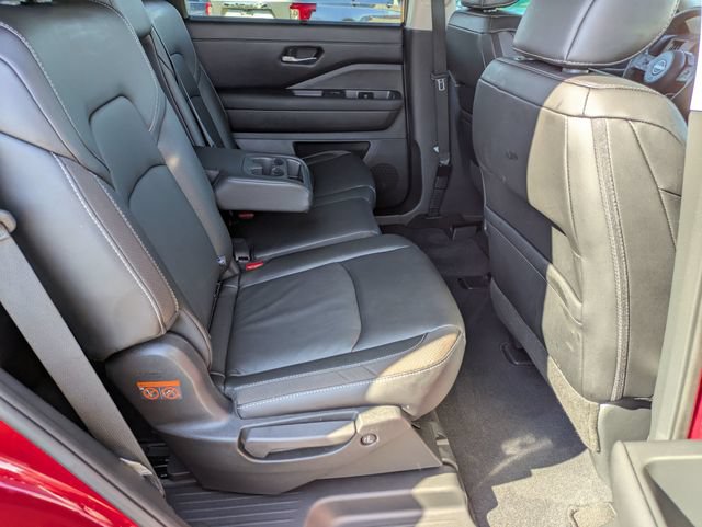Used 2024 Nissan Pathfinder SL AWD/4WD image 27