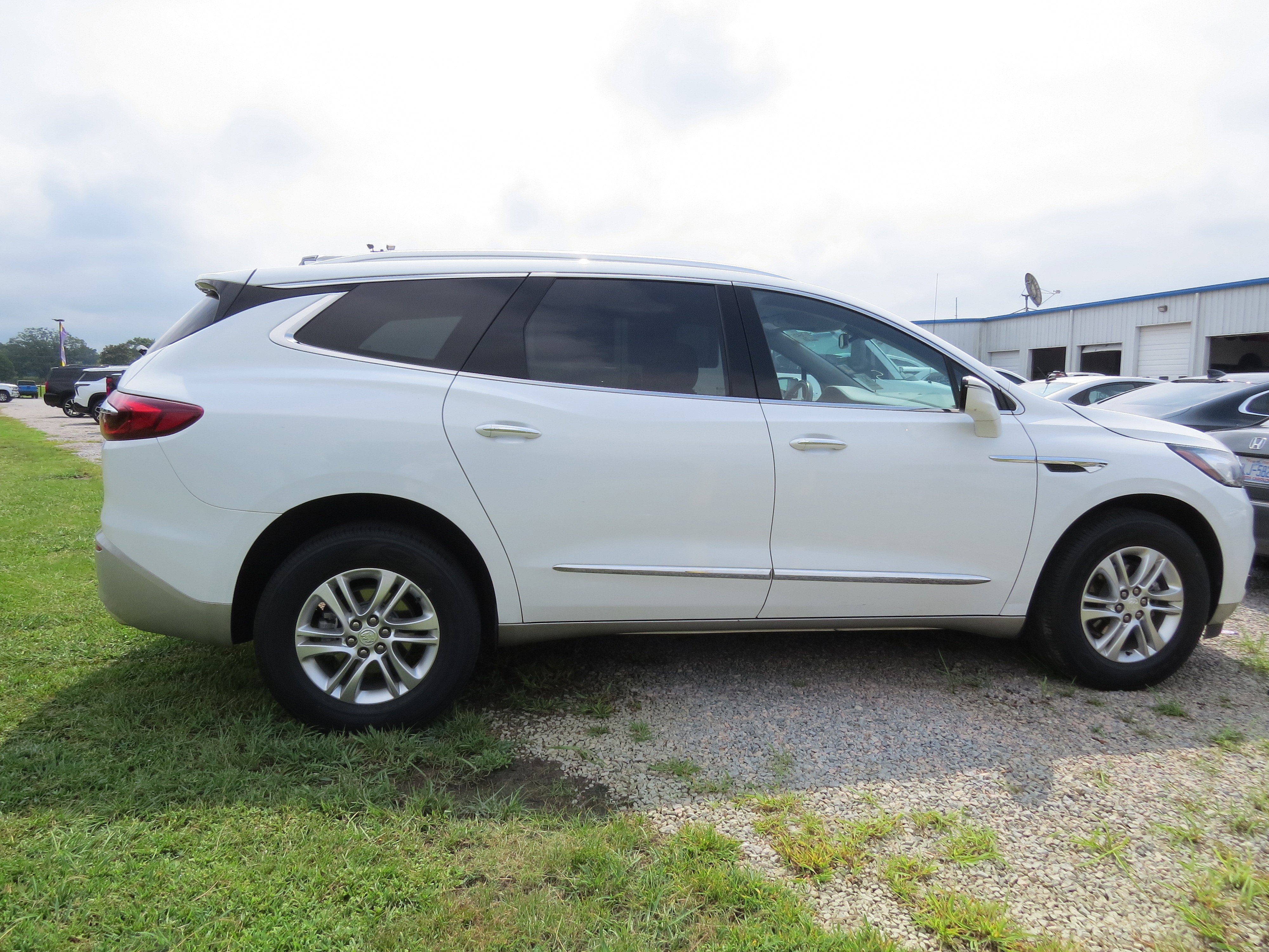 Used 2021 Buick Enclave Essence image 17