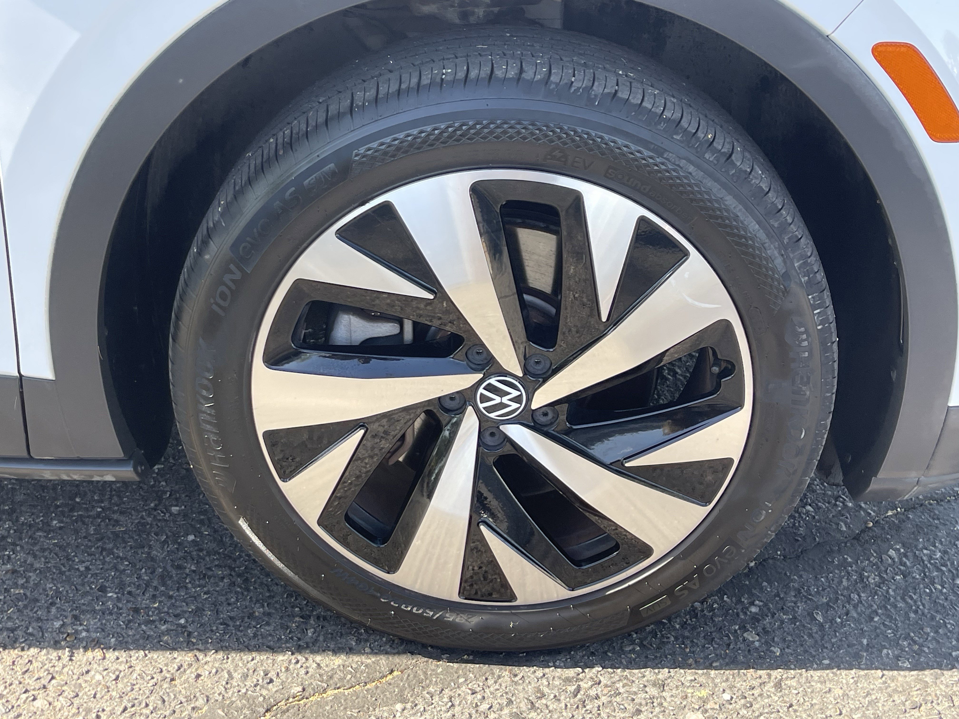 Used 2021 Volkswagen ID.4 Pro S w/ Gradient Package AWD/4WD image 9